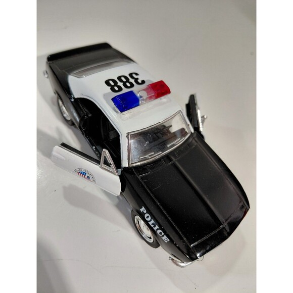 Kinsmart Die Cast 1:37 1967 Chevrolet Camaro Z-28 Police Car - Picture 7 of 8